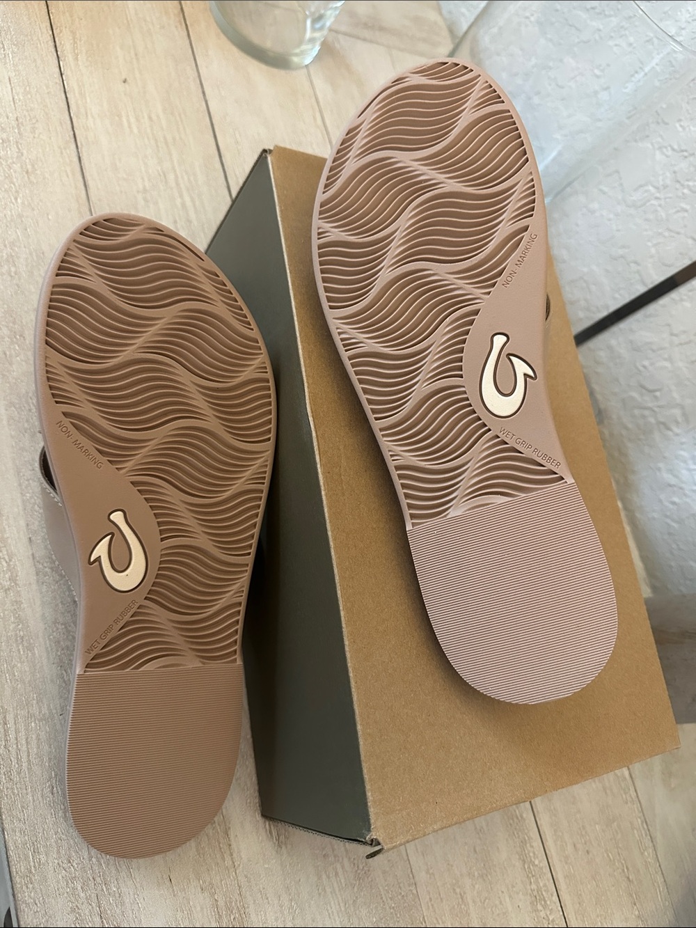 OluKai La’I Slide sandal Taupe women’s 9 N with tags - Picture 5 of 8